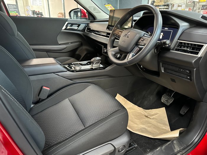 2025 Mitsubishi Outlander ES