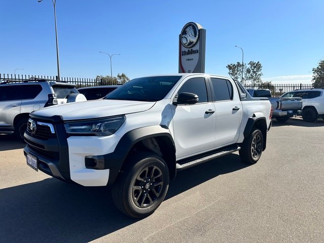 2024 TOYOTA Hilux HiLux 4x4 2.8L Dsl D/C 6AT Rogue 48V 2L46510 001 Glacier White