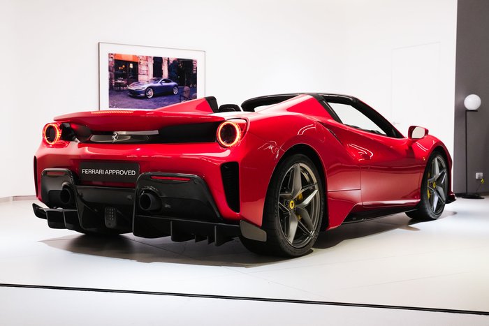 2019 Ferrari 488 Pista Spider F142 RED