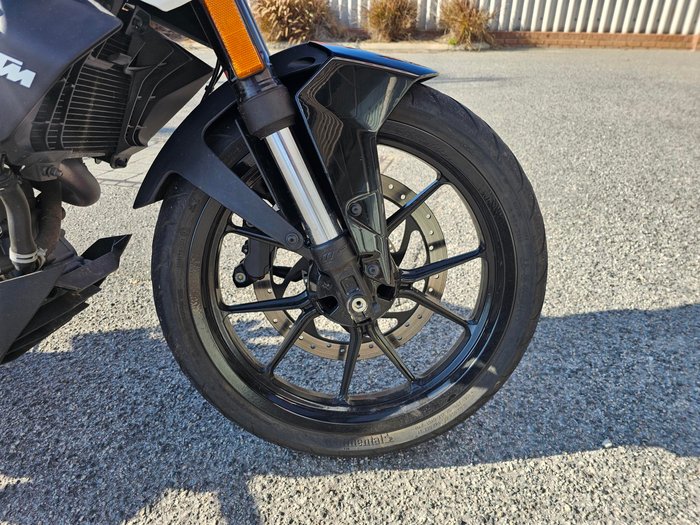 2022 KTM 390 Duke Orange