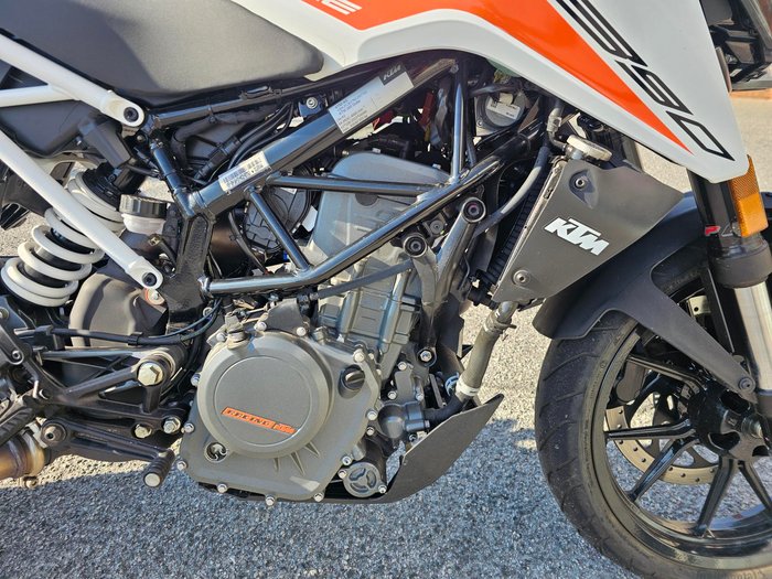 2022 KTM 390 Duke Orange