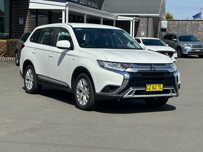 2021 MITSUBISHI OUTLANDER ES 5 SEAT (AWD)