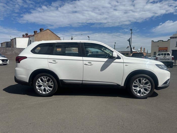 2021 MITSUBISHI OUTLANDER ES 5 SEAT (AWD)