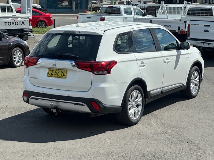 2021 MITSUBISHI OUTLANDER ES 5 SEAT (AWD)