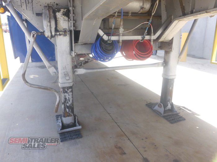 1999 Haulmark 48FT-73FT Flat Top Extendable