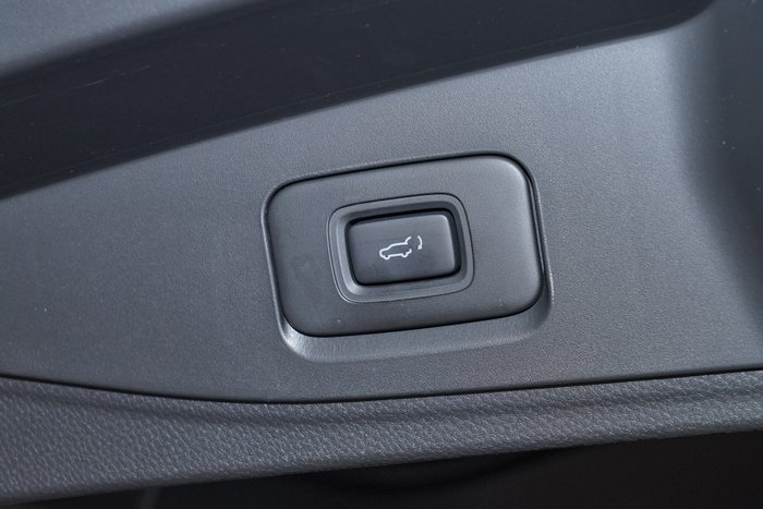 2025 Isuzu MU-X X-TERRAIN