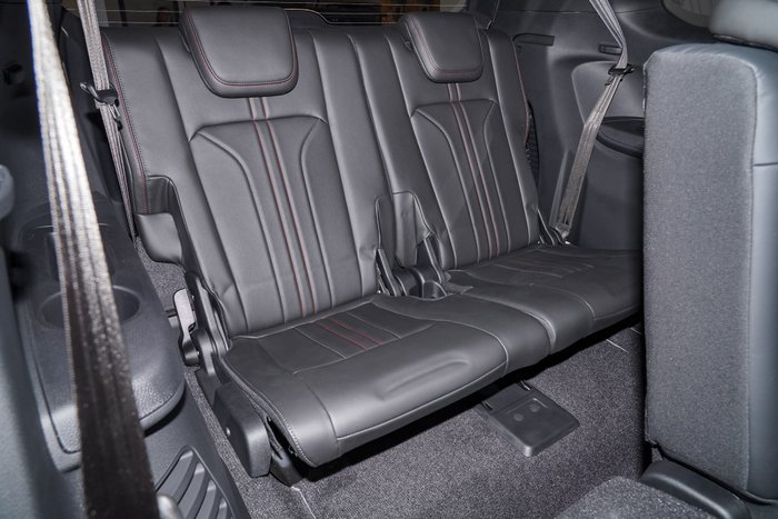 2025 Isuzu MU-X X-TERRAIN