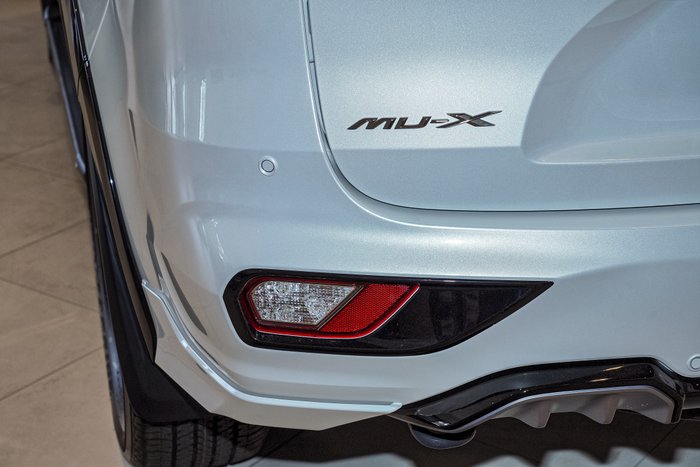 2025 Isuzu MU-X X-TERRAIN