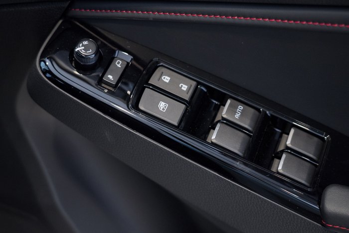 2025 Isuzu MU-X X-TERRAIN