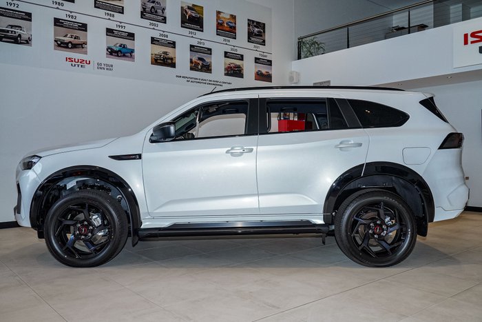 2025 Isuzu MU-X X-TERRAIN
