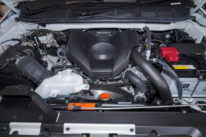 2025 Isuzu MU-X X-TERRAIN