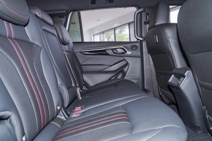 2025 Isuzu MU-X X-TERRAIN