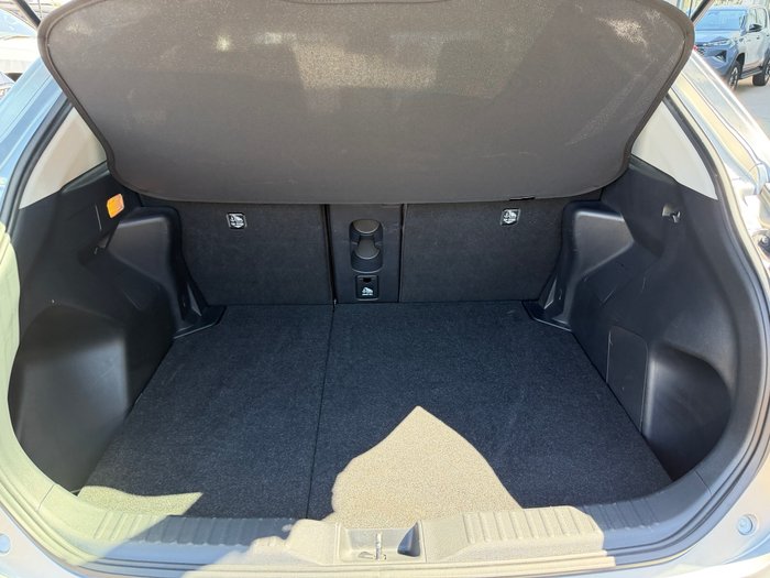 2025 Toyota Yaris Cross Hybrid GX Stunning Silver