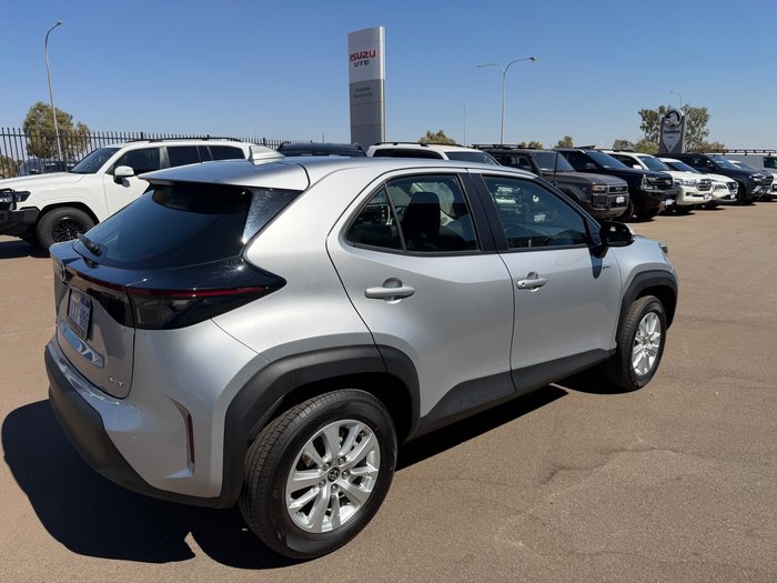 2025 Toyota Yaris Cross Hybrid GX Stunning Silver