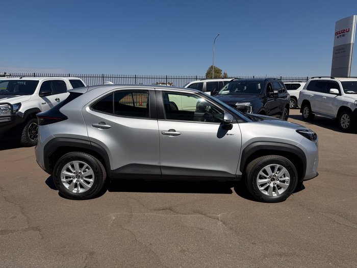2025 Toyota Yaris Cross Hybrid GX Stunning Silver