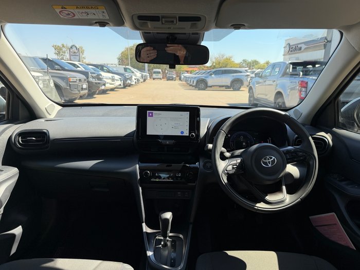 2025 Toyota Yaris Cross Hybrid GX Stunning Silver
