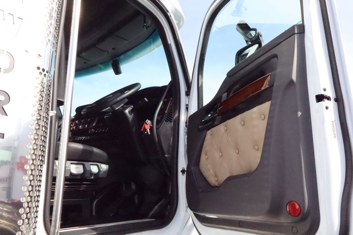 2025 KENWORTH T Series T620SAR T18 White