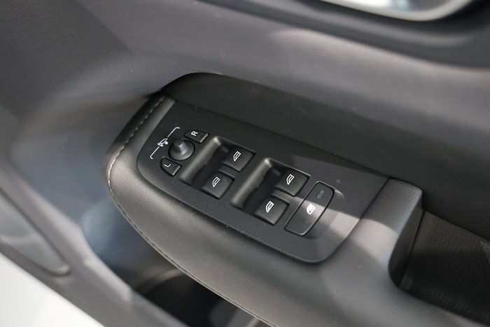 2024 Volvo XC60 Plus B5