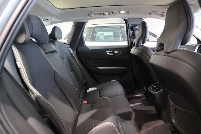 2024 Volvo XC60 Plus B5