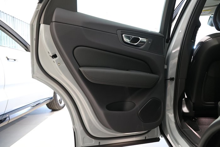 2024 Volvo XC60 Plus B5