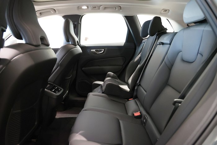 2024 Volvo XC60 Plus B5