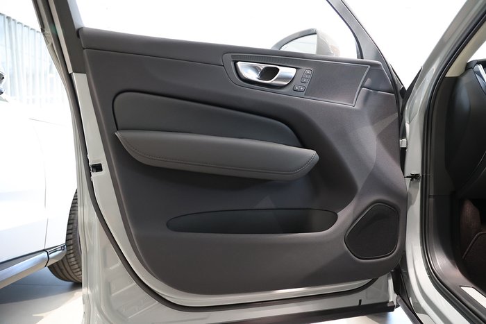 2024 Volvo XC60 Plus B5