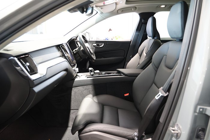 2024 Volvo XC60 Plus B5