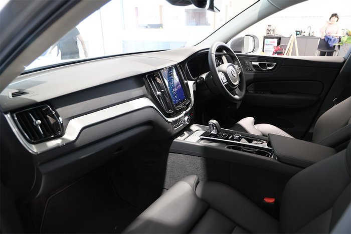 2024 Volvo XC60 Plus B5