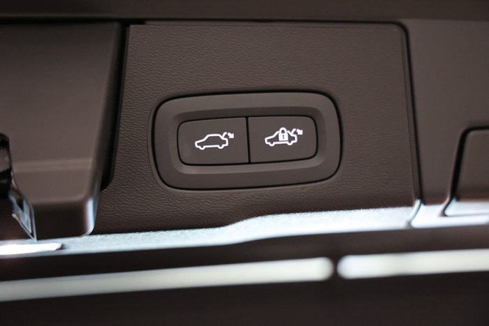 2024 Volvo XC60 Plus B5