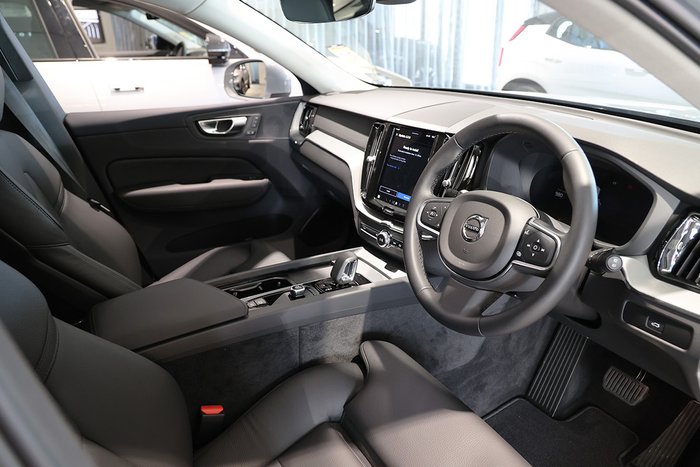 2024 Volvo XC60 Plus B5