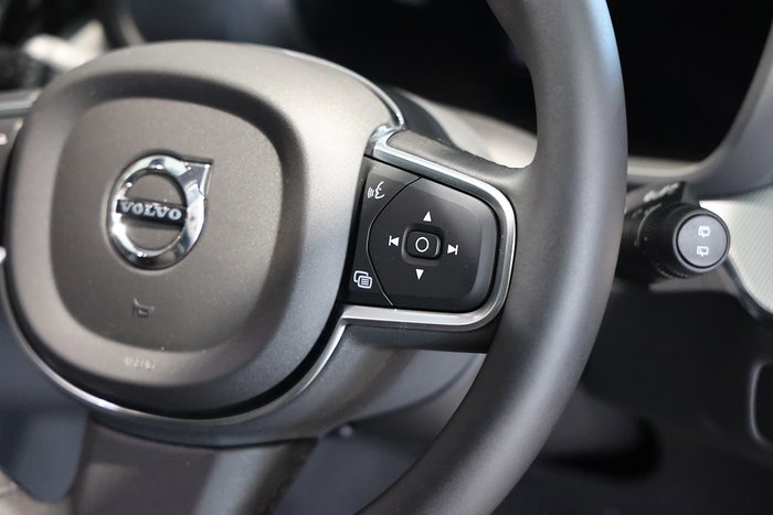 2024 Volvo XC60 Plus B5