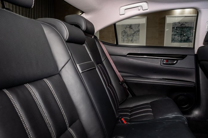 2018 Lexus ES300h Luxury 2.5L Hybrid Auto CVT Sedan