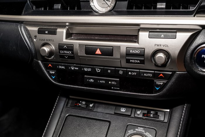2018 Lexus ES300h Luxury 2.5L Hybrid Auto CVT Sedan