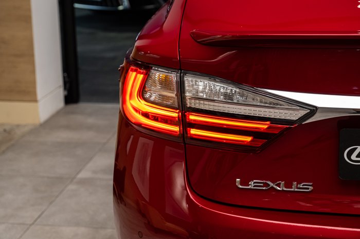 2018 Lexus ES300h Luxury 2.5L Hybrid Auto CVT Sedan
