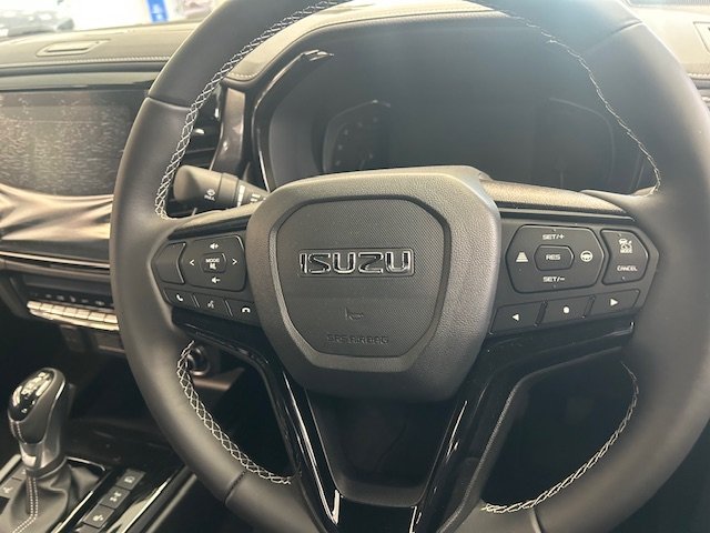 2025 Isuzu D-MAX BLADE MY24 MOONSTONE WHITE PEARL
