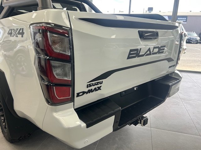 2025 Isuzu D-MAX BLADE MY24 MOONSTONE WHITE PEARL