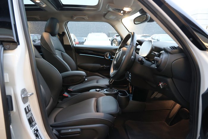 2024 MINI 5D HATCH COOPER CLASSIC