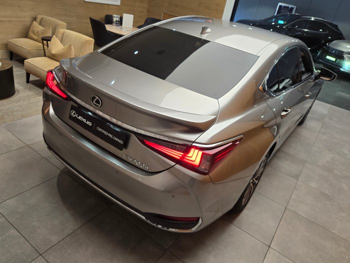 2024 Lexus ES300h Luxury 2.5L Hybrid Auto CVT Sedan