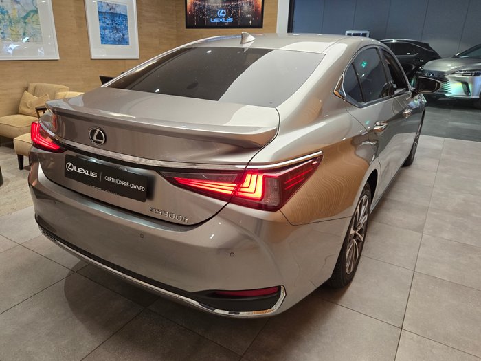 2024 Lexus ES300h Luxury 2.5L Hybrid Auto CVT Sedan