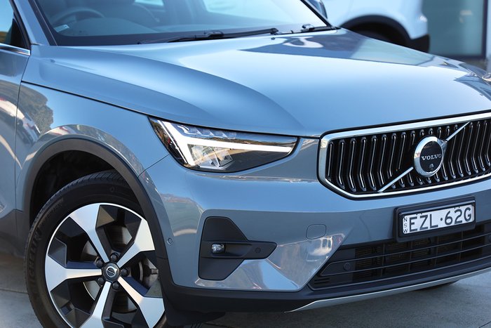 2022 Volvo XC40 Ultimate B4 Bright