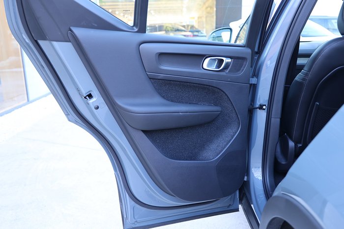 2022 Volvo XC40 Ultimate B4 Bright