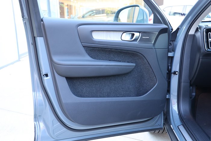 2022 Volvo XC40 Ultimate B4 Bright