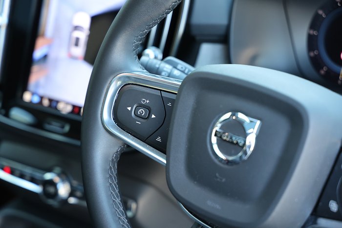 2022 Volvo XC40 Ultimate B4 Bright
