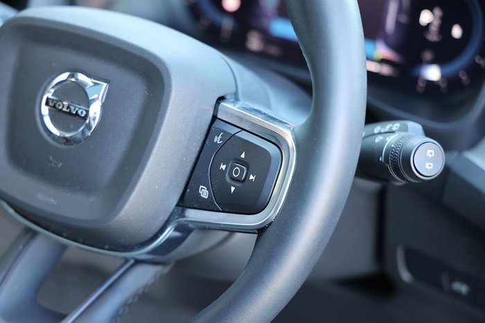 2022 Volvo XC40 Ultimate B4 Bright