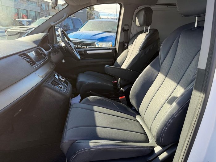 2023 LDV G10 Plus Rear Barn Doors