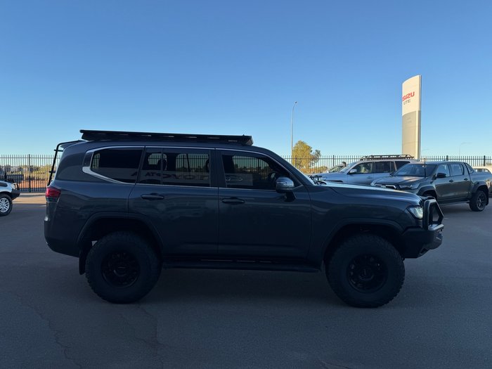 2022 Toyota LANDCRUISER VX Silver