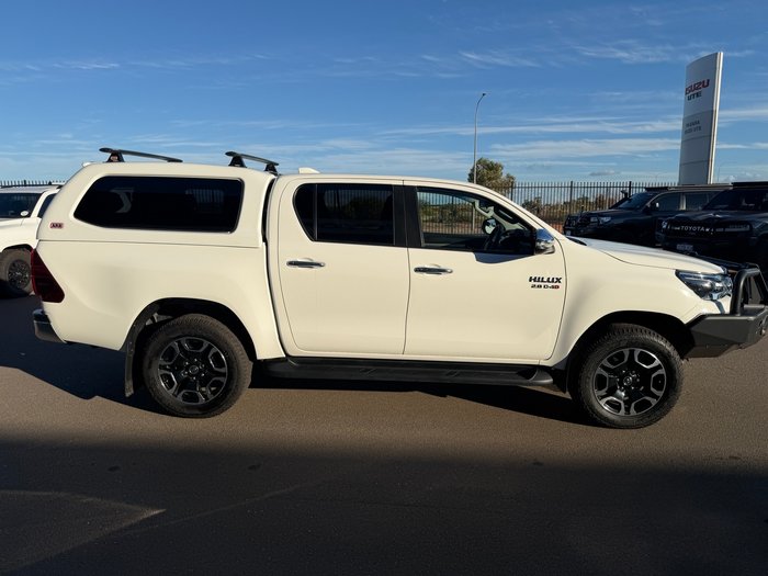 2022 Toyota Hilux SR5 Glacier White