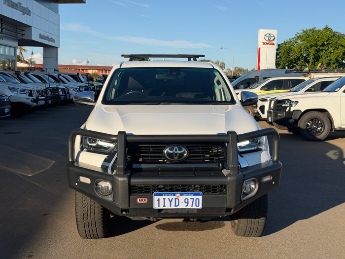 2022 Toyota Hilux SR5 Glacier White