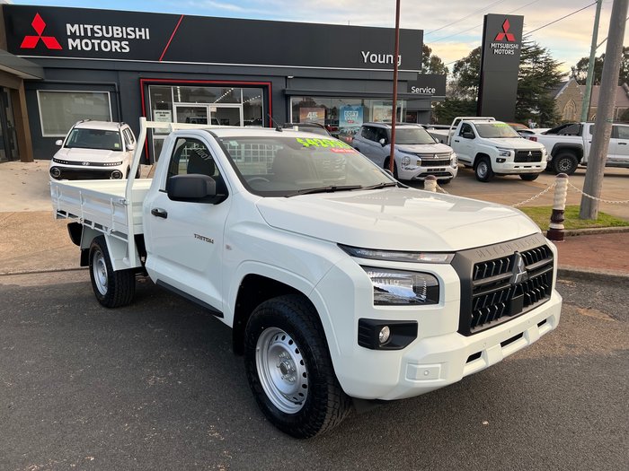 2025 MITSUBISHI TRITON GLX