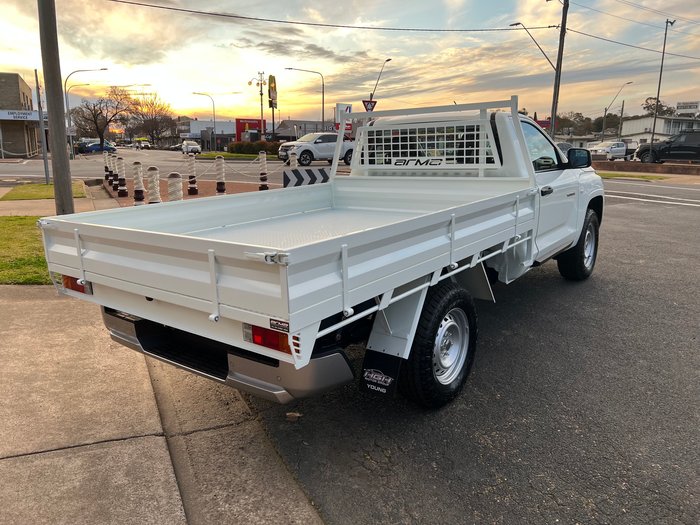 2025 MITSUBISHI TRITON GLX